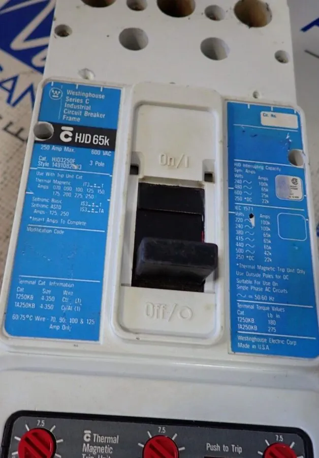 Автоматический выключатель Westinghouse Circuit Breaker HJD3250F SER.C 3 Pole 25