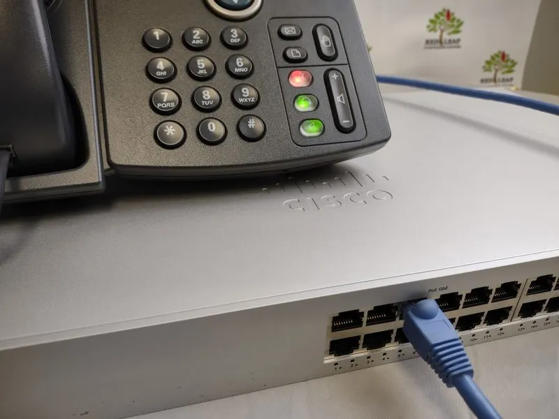 Коммутатор Cisco Meraki MS210-24P 24-Port Gigabit PoE Ethernet Switch UNCLAIMED — фото лота 2