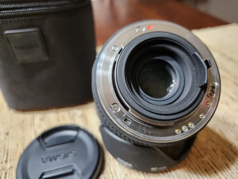 Объектив Sigma DC 17-70mm f2.8-4.5 Macro Zoom Lens