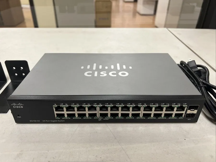 Коммутатор Cisco SG102-24 24-Port Gigabit Ethernet Unmanaged Rackmount Switch