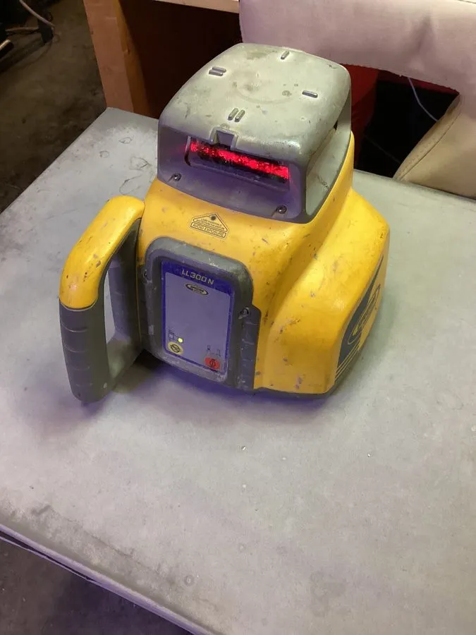 Нивелир Spectra Precision Laser Level LL300N w/ Tripod Stand & HL450 Receiver