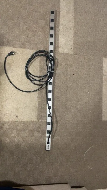 Стойка/шкаф TRIPP LITE PS4816 Outlet Strip,16 Outlet,15A,48" L,Gry 33L704 — фото лота 1