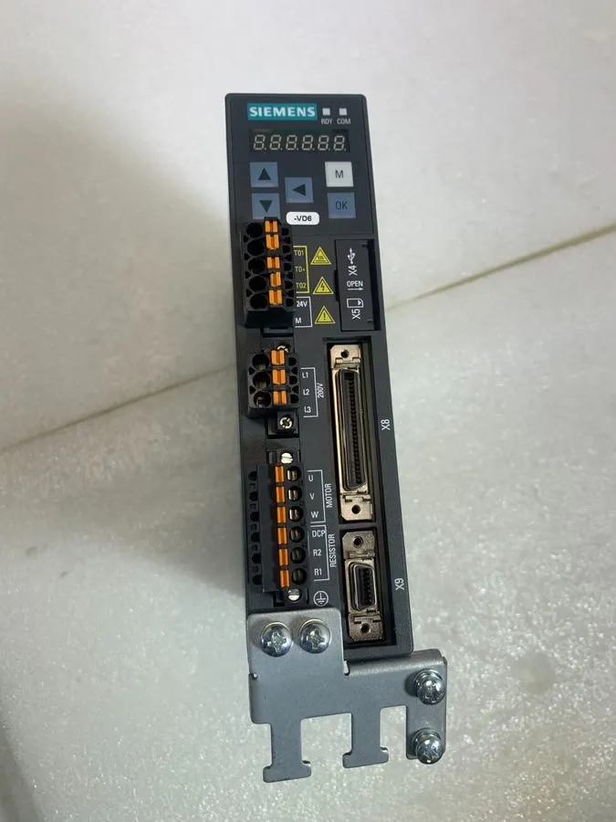 Сервопривод Siemens SINAMICS V90 6SL3210-5FB10-1UA0 Inverter Servo Drive 0.1 kW