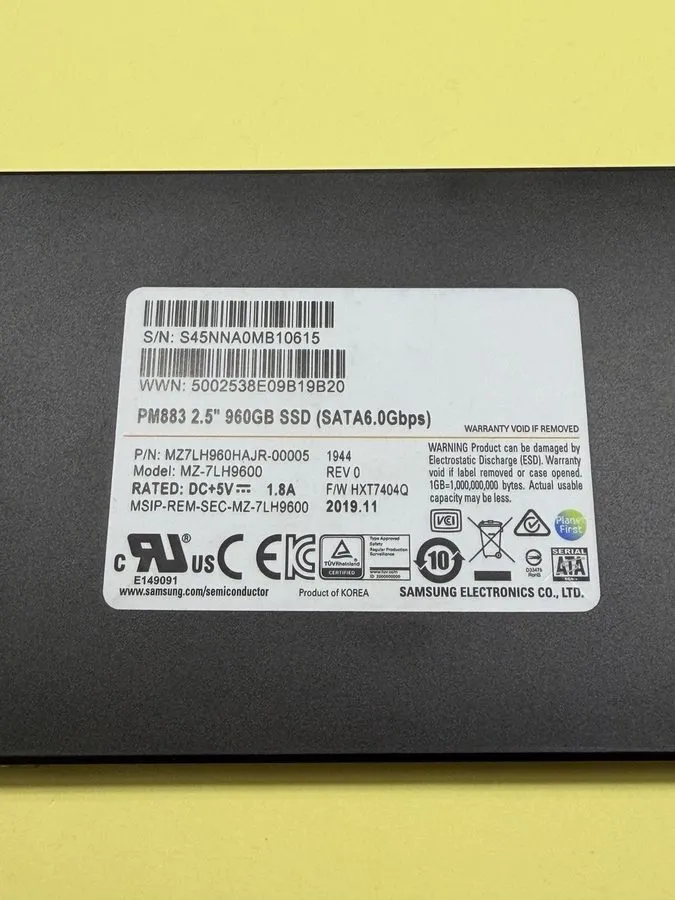 SSD-накопитель MZ-7LH9600 SAMSUNG PM883 960GB 2.5'' SATA 6.0Gbps MZ7LH960HAJR-00