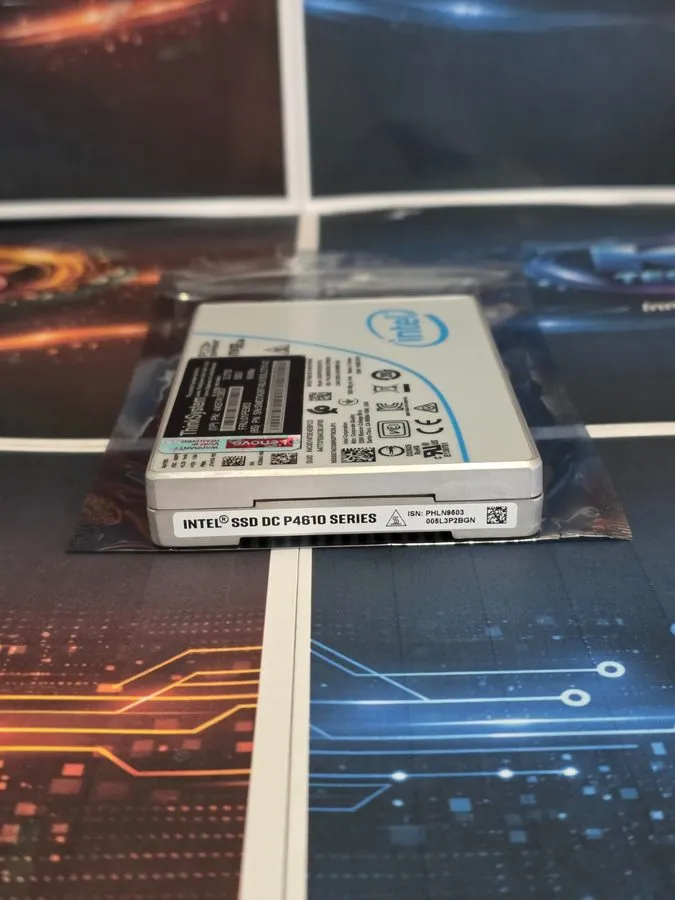SSD-накопитель 01PE903 LENOVO INTEL DC P4610 Series 3.2TB NVME 2.5" SFF SSD SSDP — фото лота 1