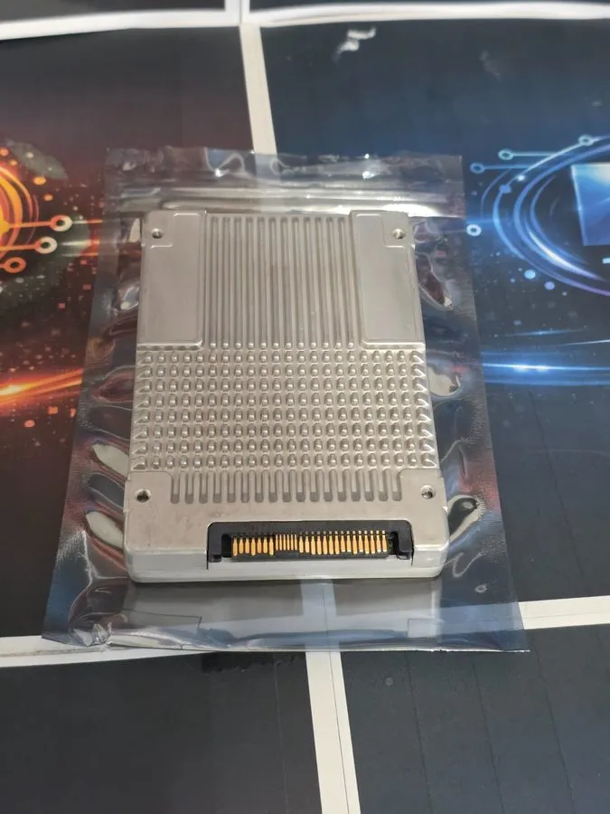 SSD-накопитель 01PE903 LENOVO INTEL DC P4610 Series 3.2TB NVME 2.5" SFF SSD SSDP — фото лота 2