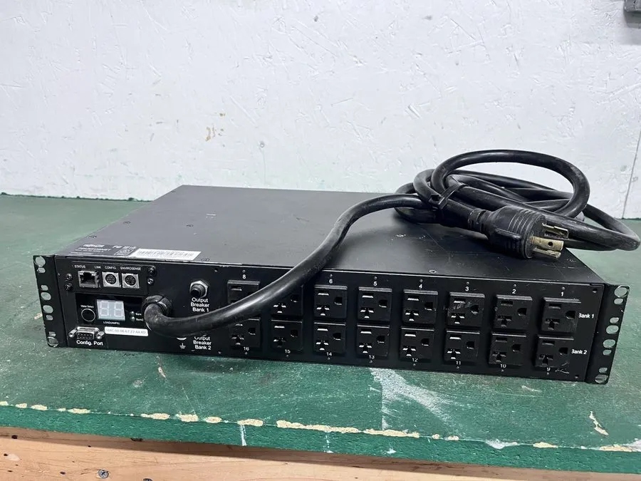 Блок розеток PDU Tripp Lite PDUMH30NET PDU Switched 120V 30A 16 Outlet