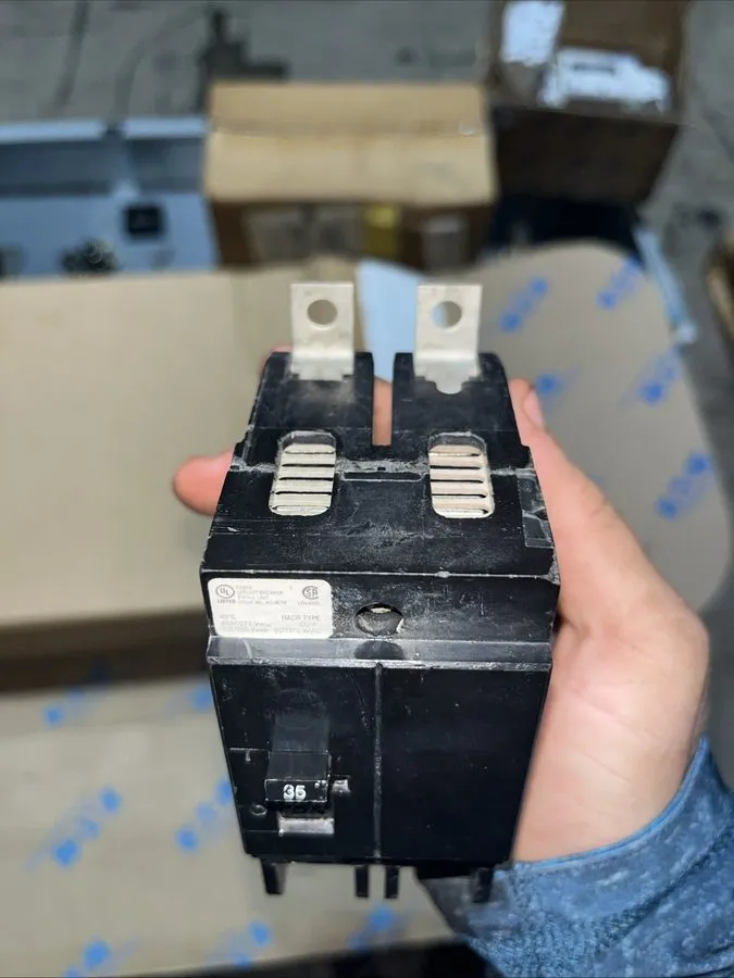 Автоматический выключатель GHB2035 Cutler Hammer Bolt-On 480V 35A 2 pole circuit — фото лота 1