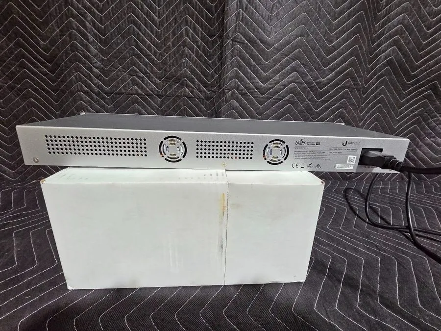 Коммутатор Ubiquiti Networks USG-PRO-4 UniFi Security Gateway Access Point PRO