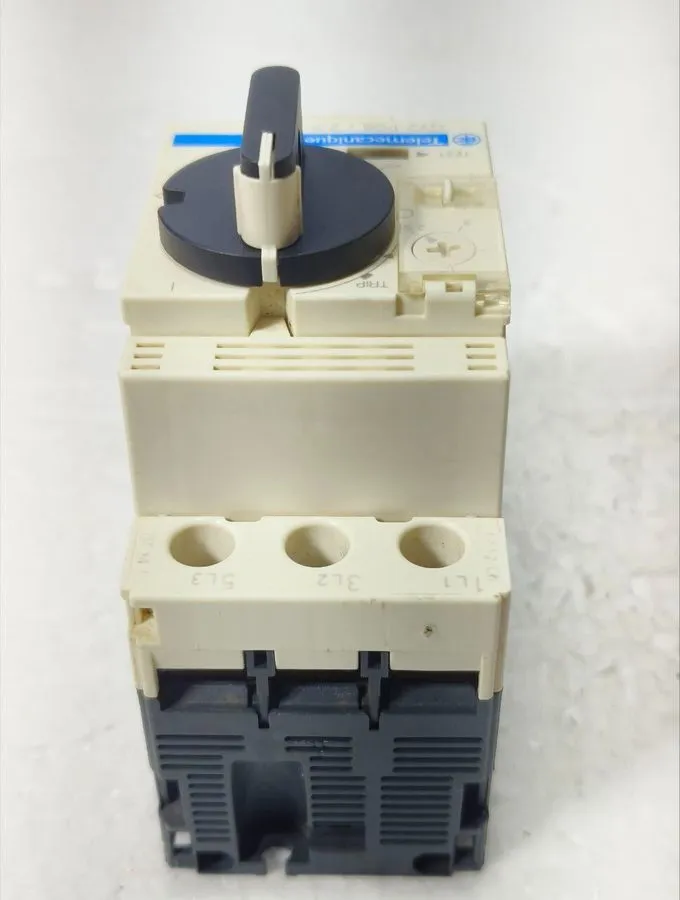 Автоматический выключатель Schneider GV2P08 Motor Circuit Breaker 2.5-4A 600V