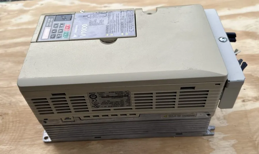 Частотный преобразователь YASKAWA V1000 VFD Ac Drive, CIMR-VU4A0018FAA 7.5kW 10H