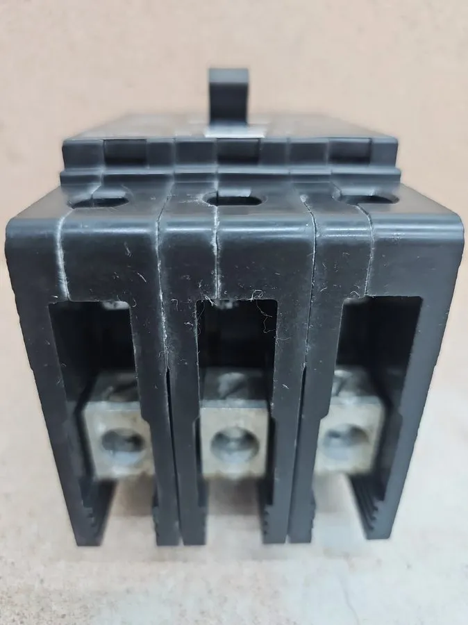 Автоматический выключатель Square D EDB34060 Circuit Breaker 60A 3-Pole 480V AC