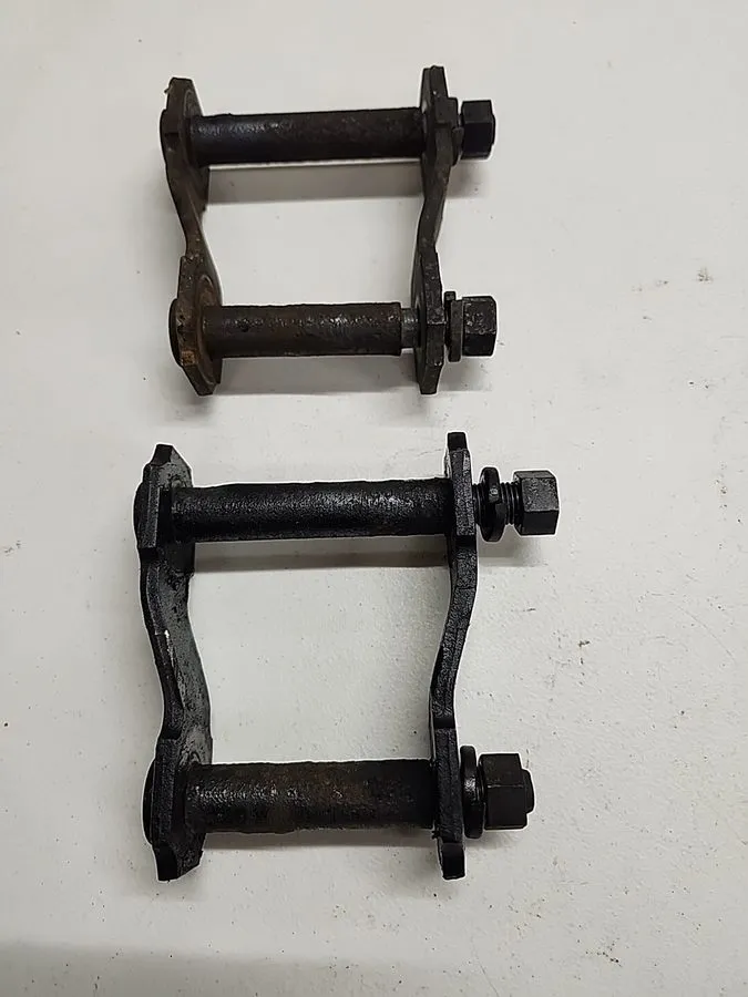 Такелажная скоба 89-95 Totota P/u REAR LEAF SHACKLE Set P368b23 — фото лота 1
