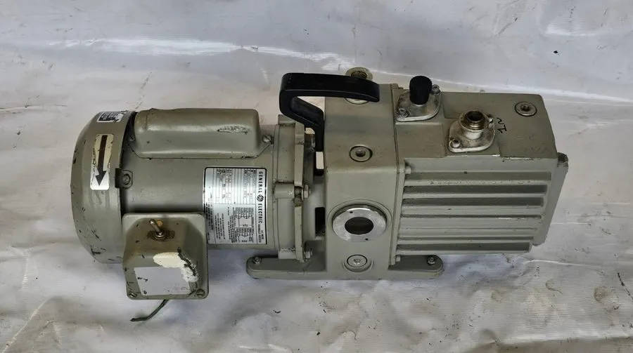 Насос Trivac D4A Dual Stage Vacuum Pump 1/3 HP Motor 115/230V, LEYBOLD-HERAEUS