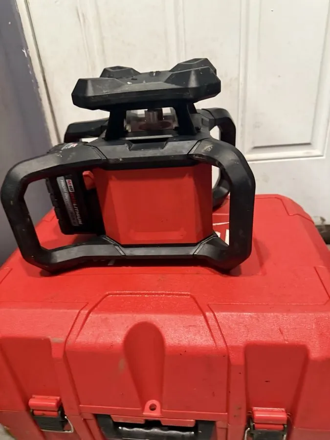 Нивелир Milwaukee Tool 3701-21T M18 Red Exterior Rotary Laser Level Kit With Rec — фото лота 2
