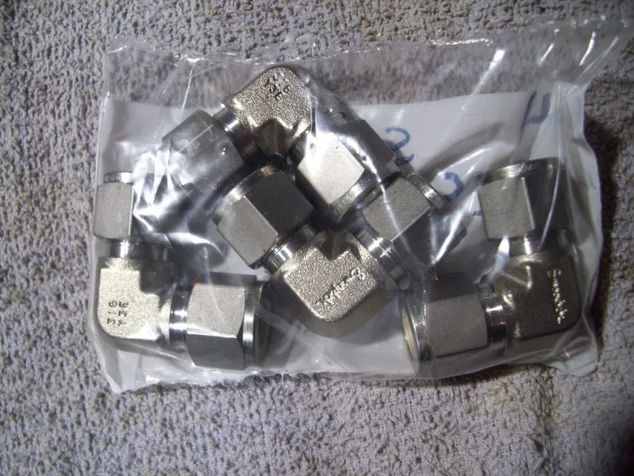 Фитинг 1 Swagelok Stainless Steel Elbow Fitting, 1/2" OD Tube, SS-810-9
