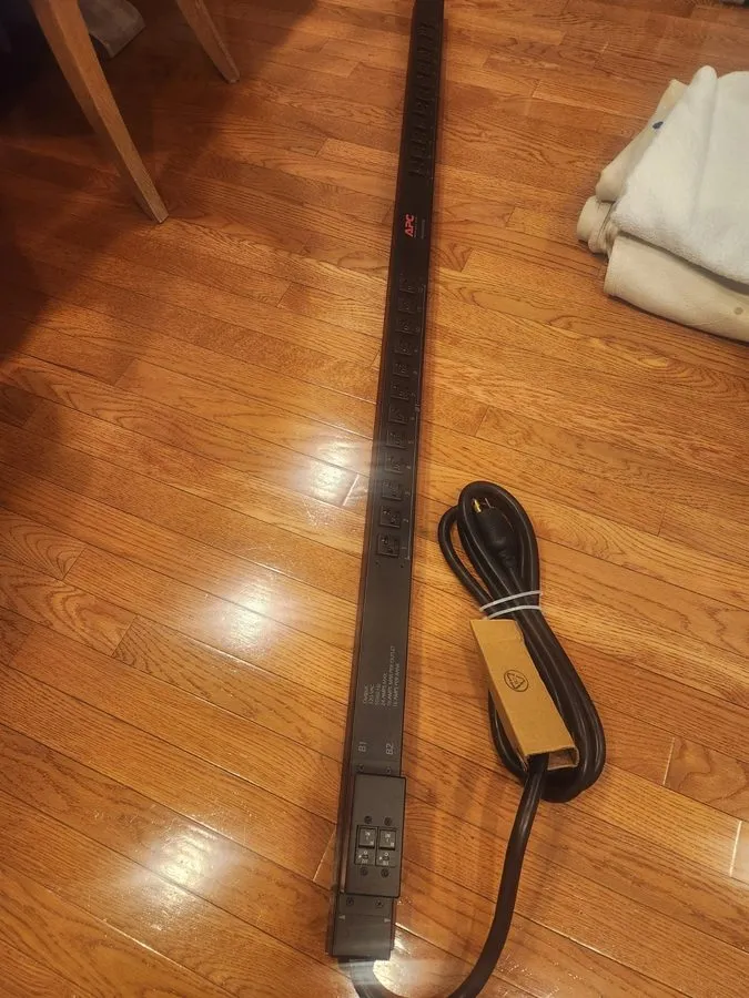 Блок розеток PDU APC NetShelter Basic Rack PDU 0U 30A 120V 24 NEMA 5-20 outlet A