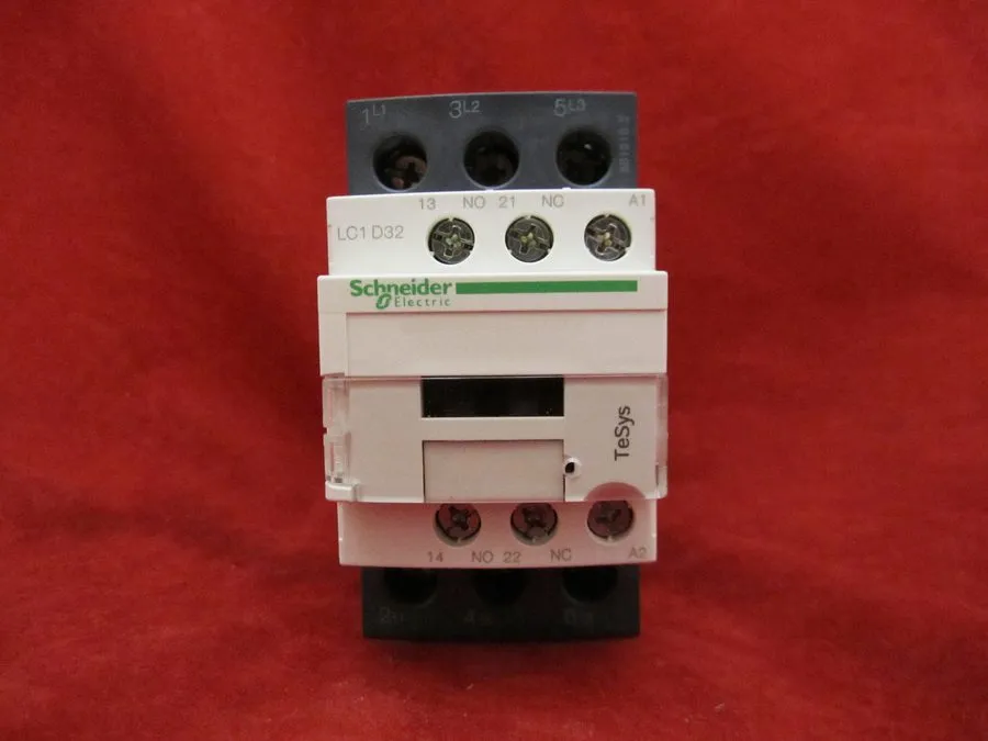 Контактор Schneider LC1D32F7 TeSys D IEC Contactor LC1D32 110V AC Coil, 32A, 3P,