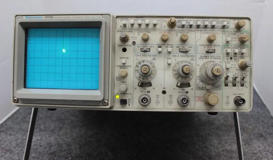 Осциллограф Tektronix 2230 100mhz Digital Storage Oscilloscope (YTH44)