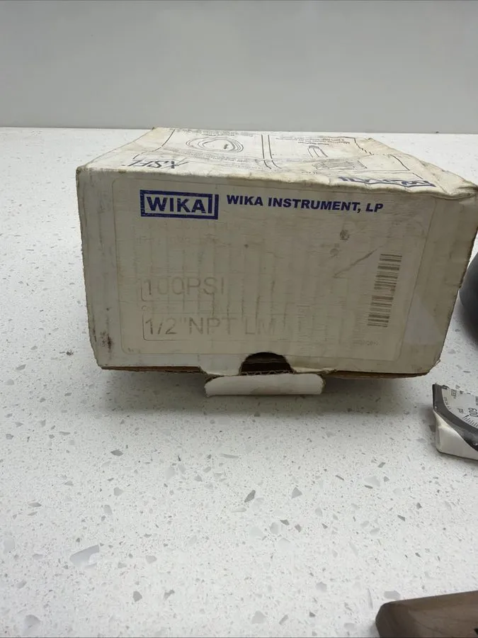 Трубопроводная арматура WIKA 9834834 0-100PSI NSMP Pressure Gauge 1/2” NPT