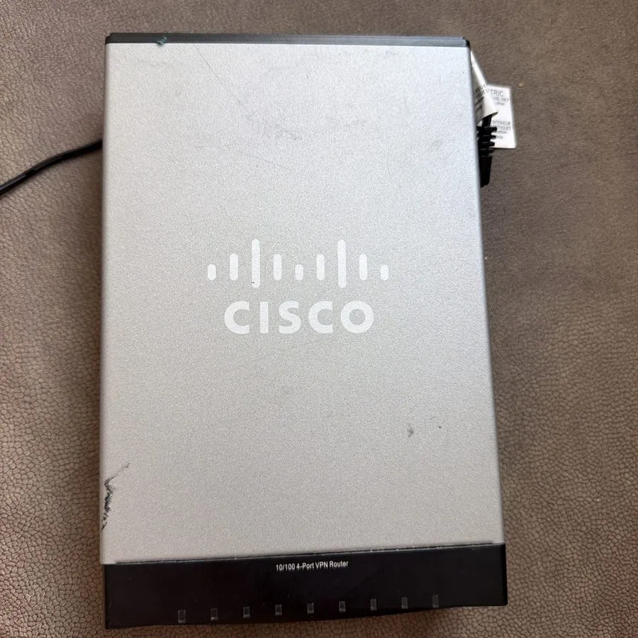 Маршрутизатор Cisco RV042 4-Port 10/100 Wired Router With Power Supply