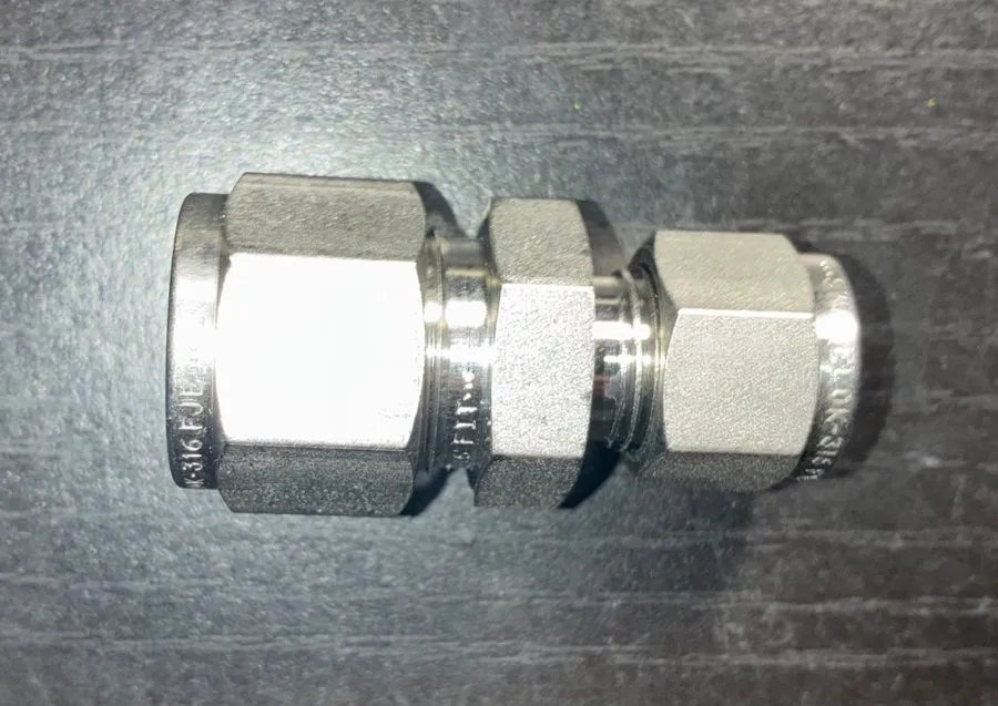 Фитинг Swagelok SS-810-6-6 Reducing Union 1/2” x 3/8” Tube Fitting Stainless
