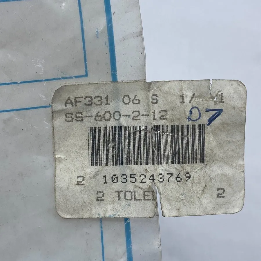 Фитинг Swagelok SS-400-1-2, 1/4 M TUBE X 1/8 M NPT, 316 SST Tube/Pipe Fitting