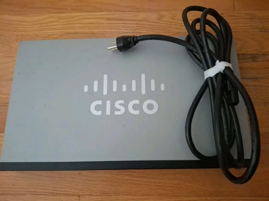 Коммутатор Cisco Small Business SF200-24FP 24-Ports Rack-Mountable Ethernet Swit