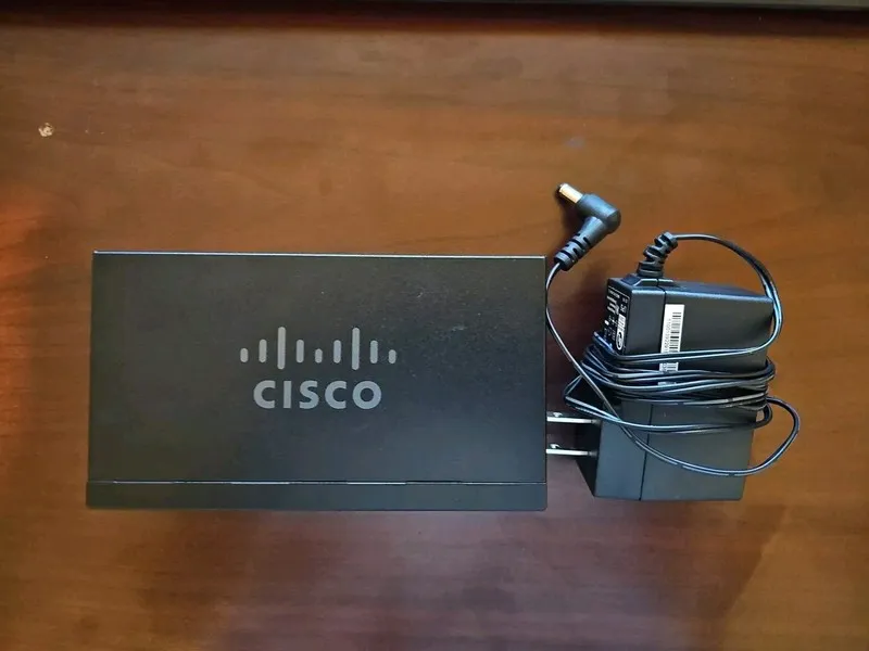 Коммутатор Cisco SF110D-08HP 8-Port 10/100 PoE Desktop Switch No SC — фото лота 1
