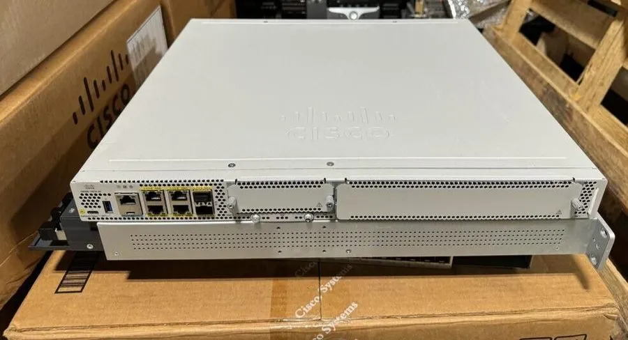 Маршрутизатор Cisco C8300-1N1S-6T C8300 Series Router