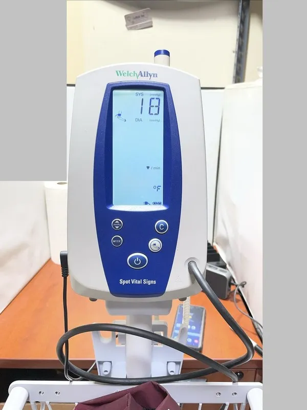 Монитор пациента Welch Allyn 420TB Spot Vital Signs Monitor 4200-155 Rolling Sta — фото лота 1