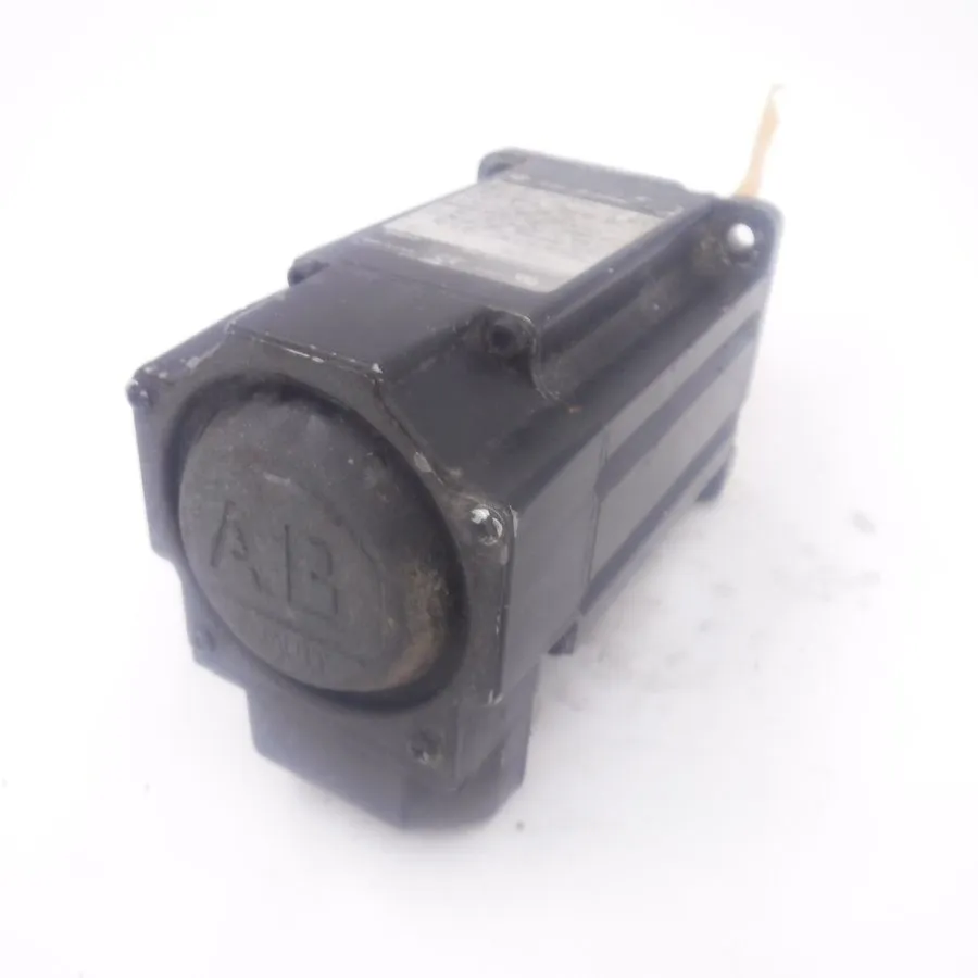 Серводвигатель High Quality Allen Bradley MPL-B320P-MJ22AA Servo Motor — фото лота 2
