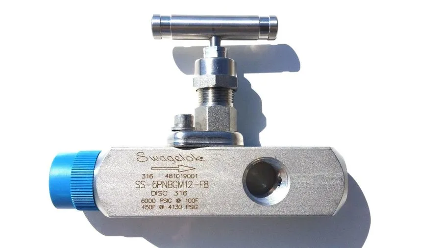 Клапан Swagelok SS-6PNBGM12-F8 Stainless Steel Screwed-Bonnet Gauge Needle Valve