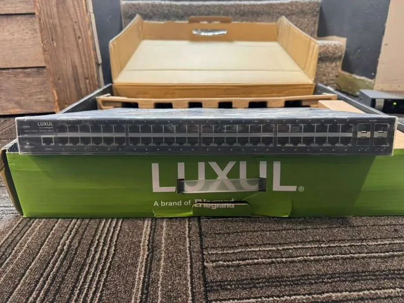 Коммутатор Luxul SW-615-48P-F 48-Port PoE+ Managed Switch 4×SFP+ 10G