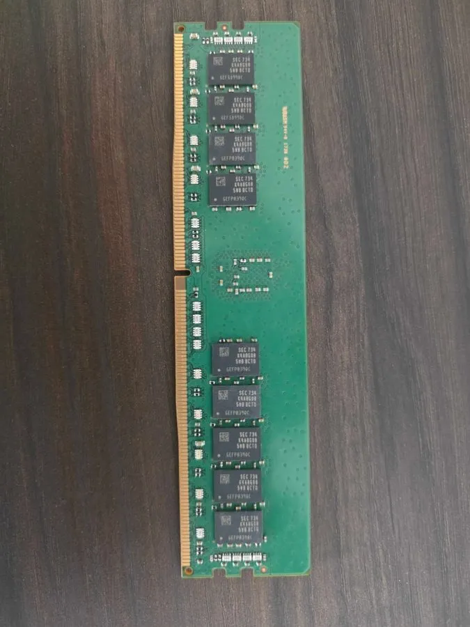 Модуль памяти Samsung 16GB DDR4-2666V 2Rx8 RDIMM Server RAM M393A2K43BB1-CTD6Q