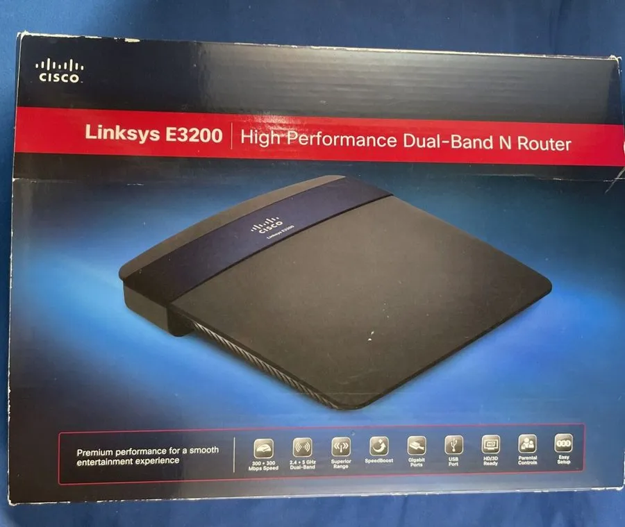 Маршрутизатор Cisco Linksys E3200 4-Port Gigabit Wireless N Router