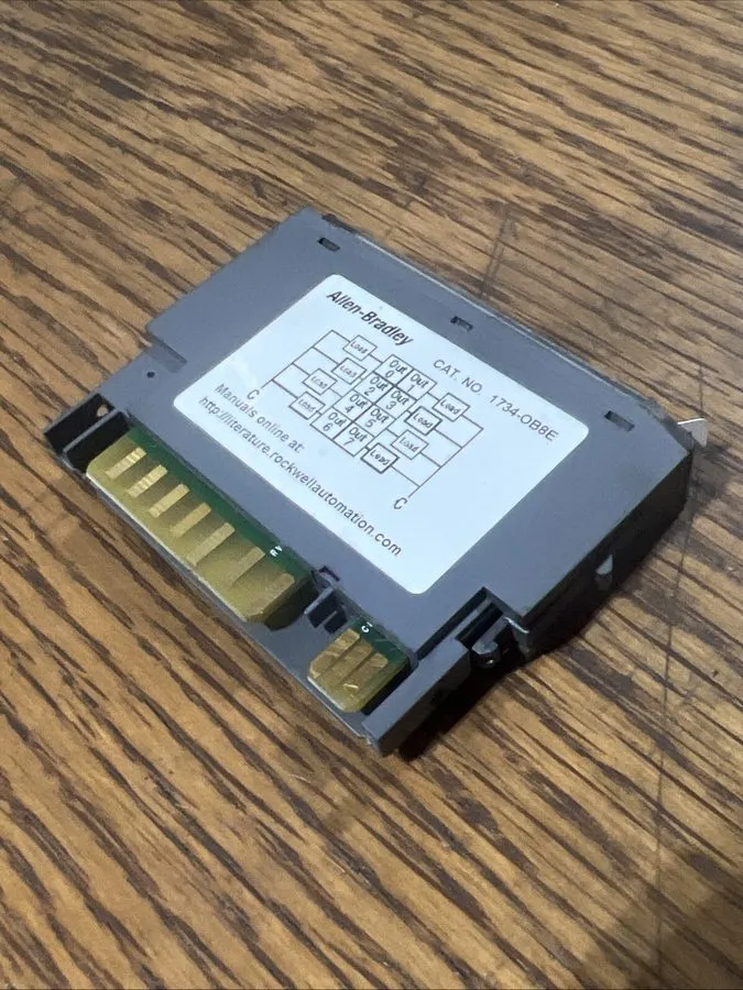 Модуль ввода-вывода Allen-Bradley 1734-OB8E/C Point I/O 8-Point Output Module 17 — фото лота 1