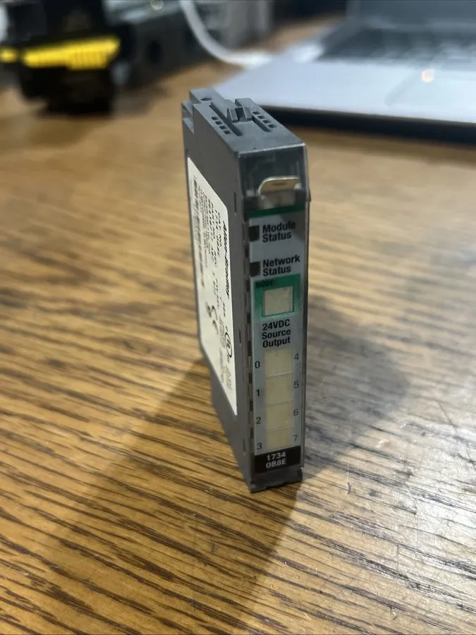 Модуль ввода-вывода Allen-Bradley 1734-OB8E/C Point I/O 8-Point Output Module 17 — фото лота 2