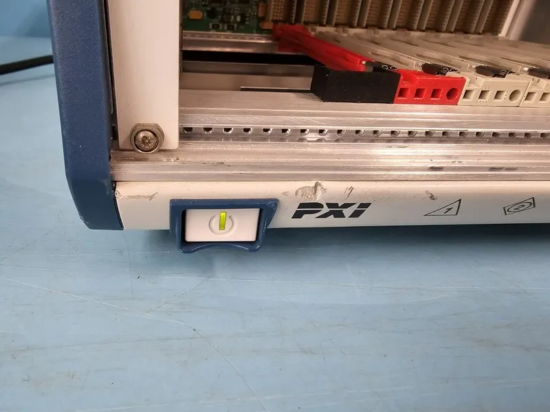 Шасси National Instruments NI PXI-1042Q Quiet 8-Slot 3U PXI Chassis