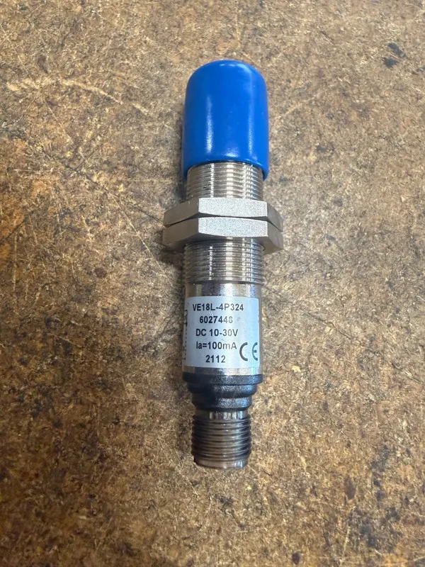 Фотоэлектрический датчик SICK VE18L-4P324 6027448 photoelectric sensor — фото лота 2