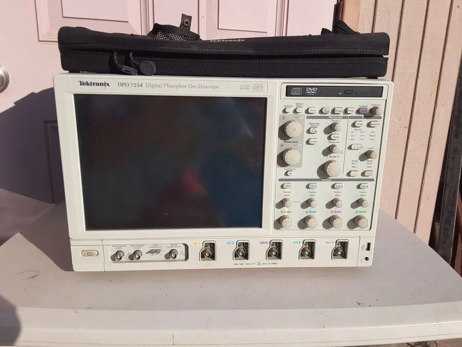 Осциллограф Tektronix DPO7254 2.5 GHz, 40 GSa/s, 4 channel digital Oscilloscope,