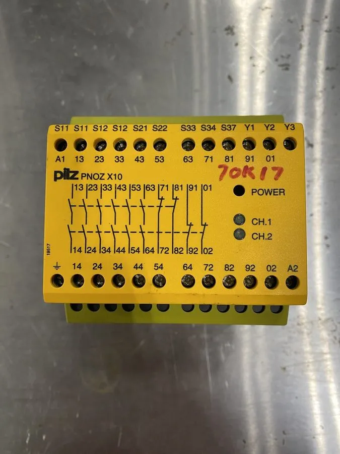 Реле безопасности Pilz PNOZ X10 24VDC Safety Relay 2494