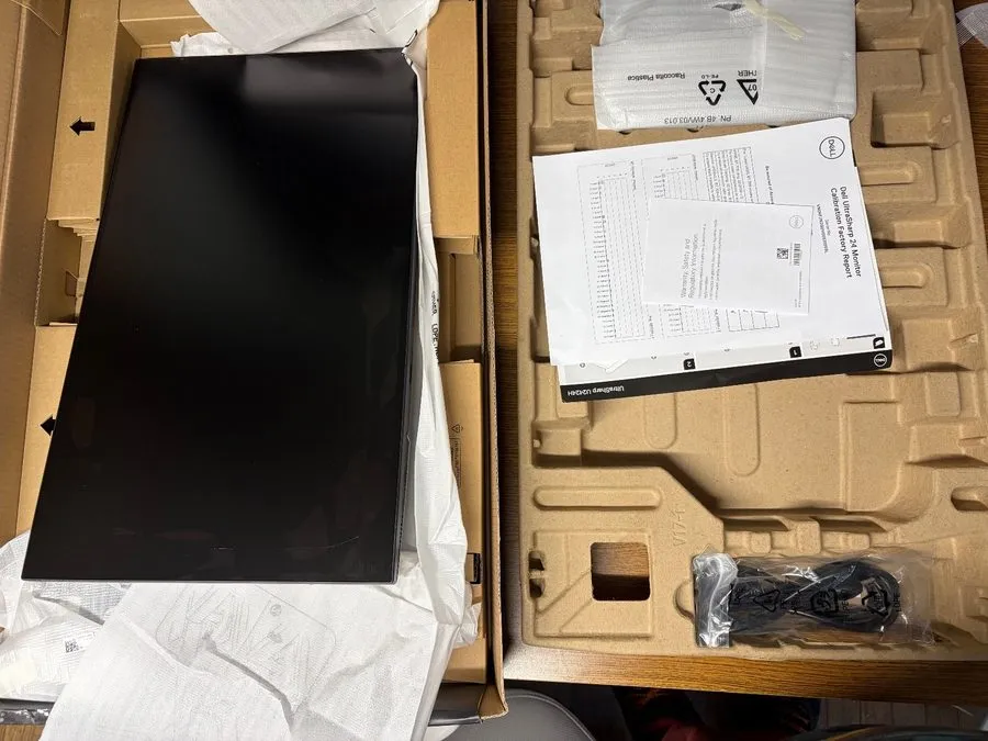 Монитор Dell UltraSharp U2424H 24" Class Full HD LED Monitor 16:9 Silver — фото лота 1