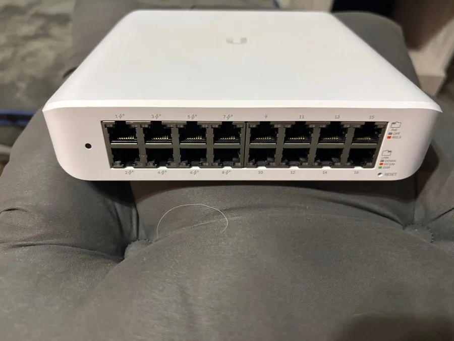 Коммутатор Ubiquiti Networks 45W UniFi 16-Port PoE Switch White (USW-Lite-16-PoE