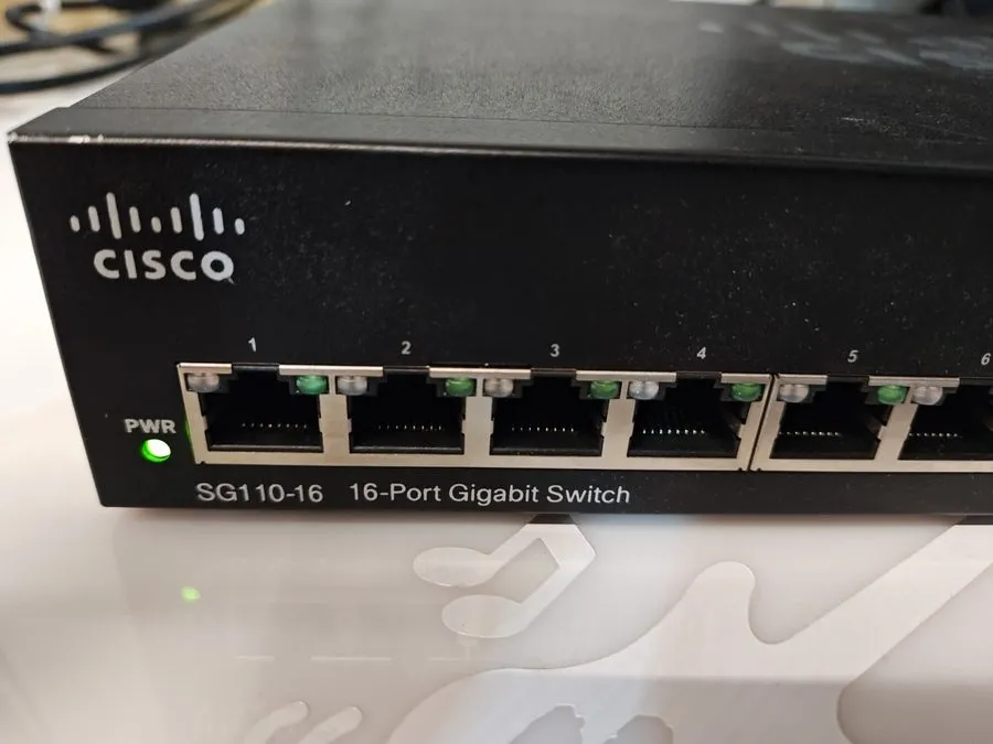 Коммутатор Cisco Small Business SG110-16 16-Port Gigabit Desktop Switch Excellen