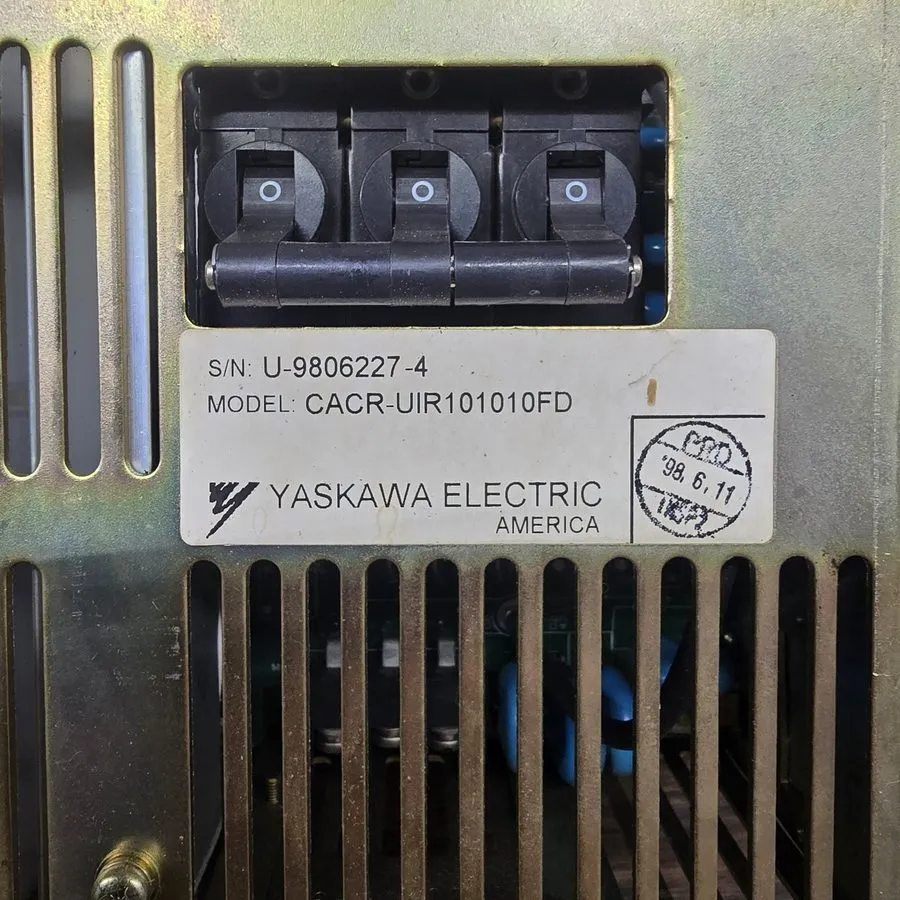 Сервопривод Yaskawa CACR-UIR101010FD Servopack Servo Drive Industrial Control — фото лота 1