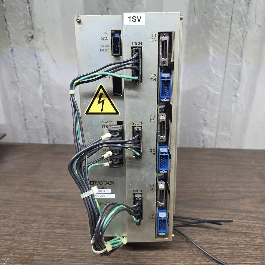 Сервопривод Yaskawa CACR-UIR101010FD Servopack Servo Drive Industrial Control — фото лота 2