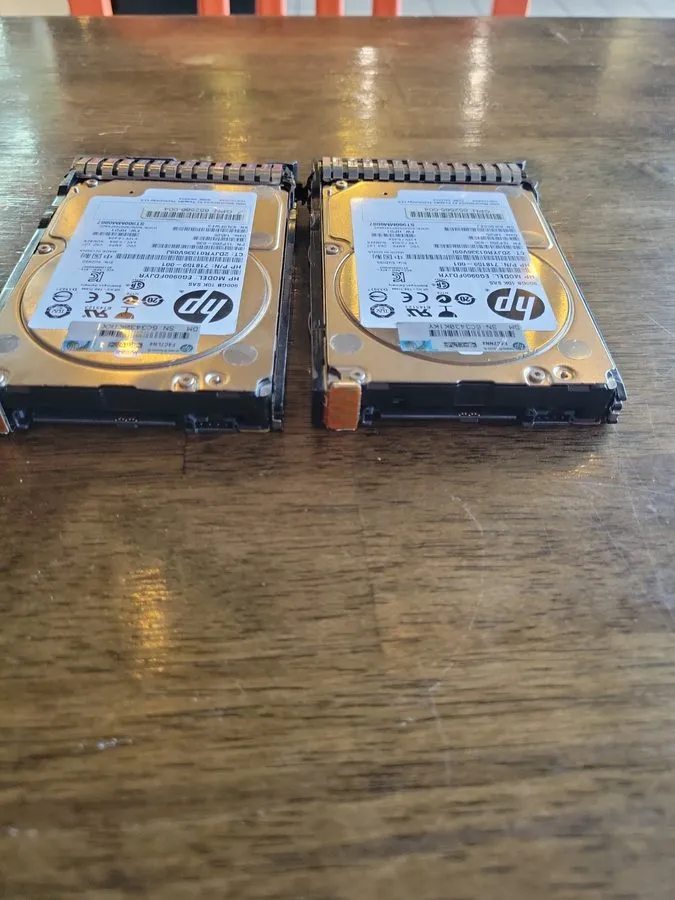 Жёсткий диск HP 900GB 10K 2.5in SAS HDD EG0900FDJYR 7200RPM 64MB Cache — фото лота 1