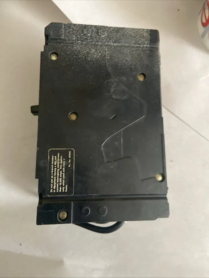 Автоматический выключатель SIEMENS SENTRON SERIES 15 AMP CIRCUIT BREAKER 3P 480 