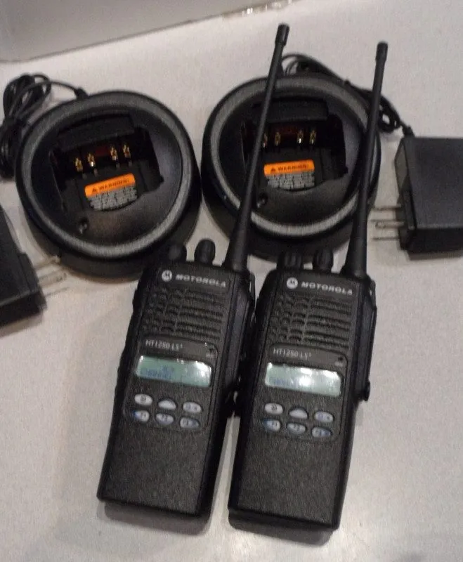 Радиостанция Motorola HT1250 LS+ UHF 450-512MHz 4W 16CH Two Way Radio AAH25SDH9D